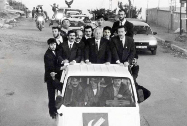 Fatih Erbakan'dan Necmettin Erbakan pozu!