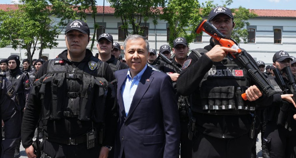 Bakan Yerlikaya çevik kuvvet polisleri ile buluştu!