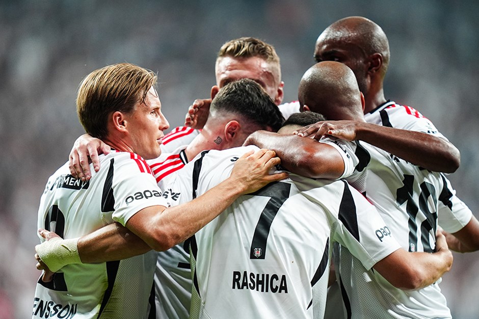 Beşiktaş Avrupa Ligi’nde Ajax karşısından 4 golle yenik ayrıldı