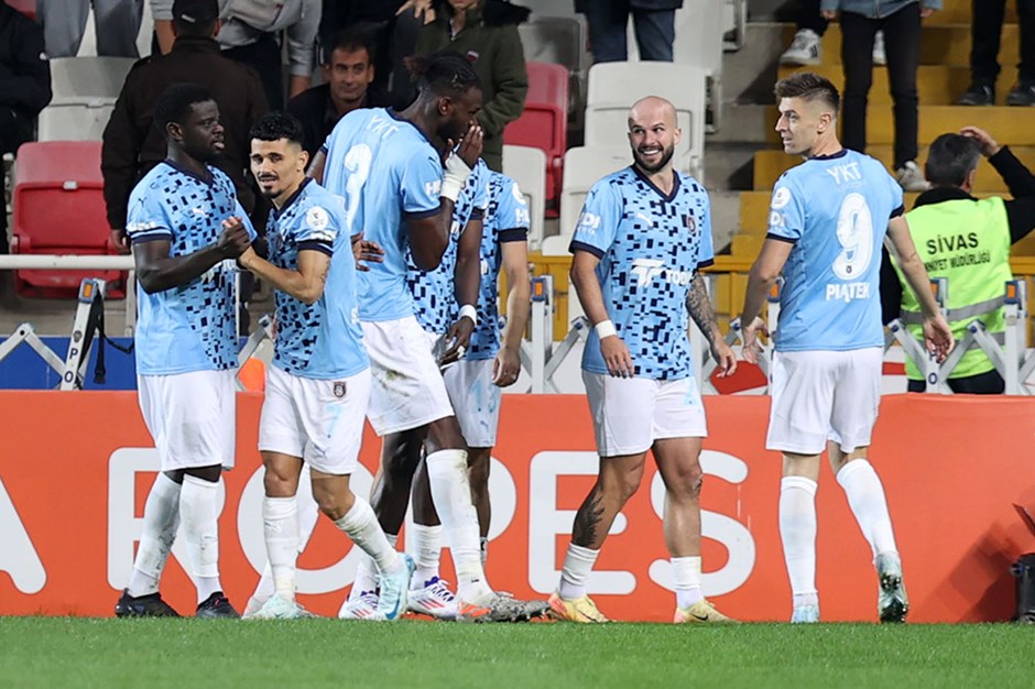 Yiğidolar Sivas'ta varlık gösteremedi: Sivasspor: 1 Başakşehir:2