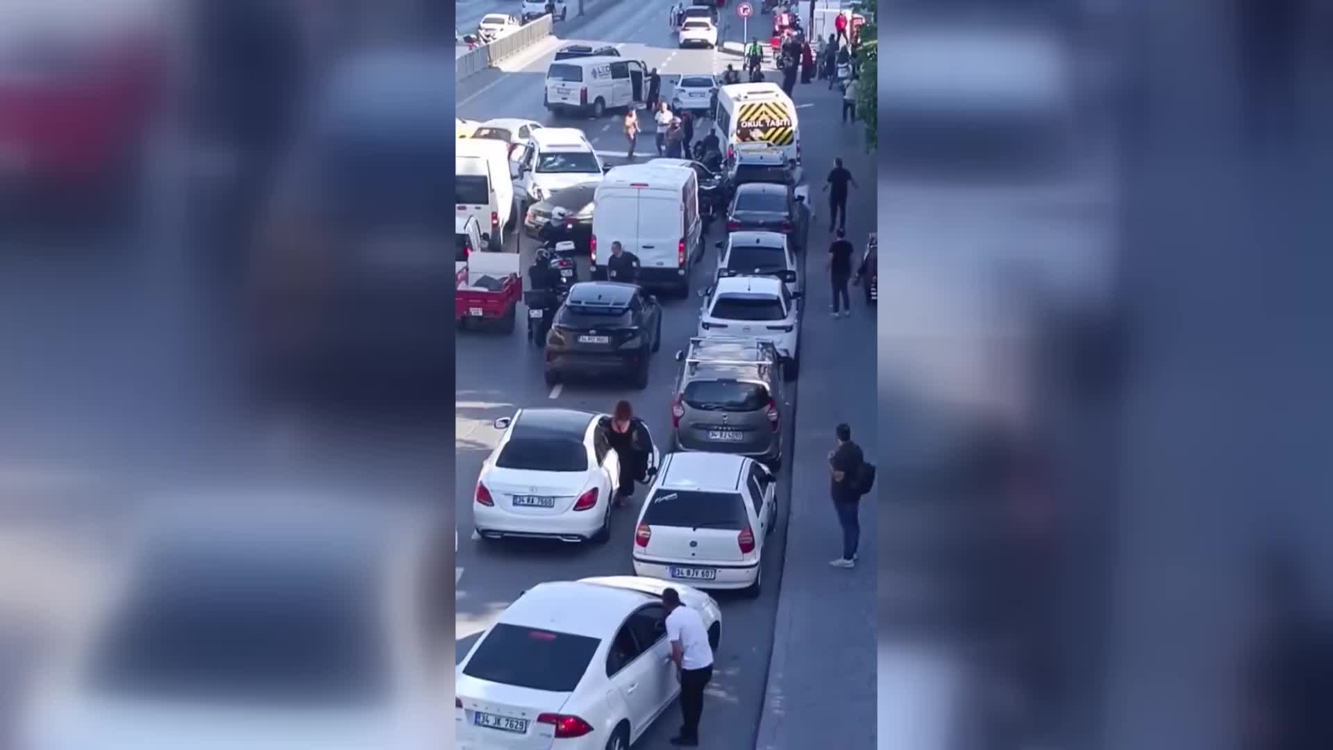 Avcılar'da çalıntı araçla kaçmaya çalışan şahıs trafiği savaş alanına çevirdi