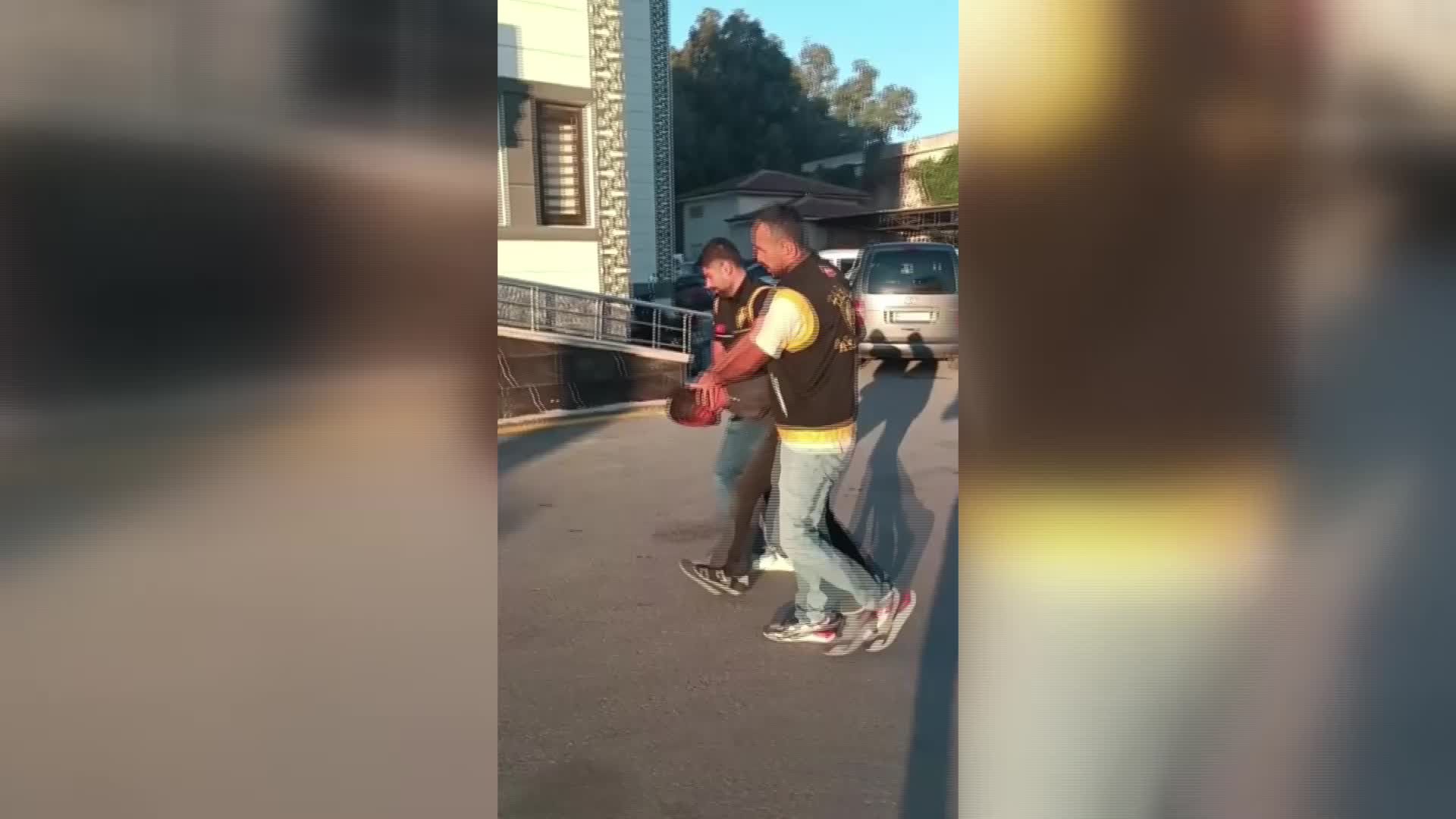 Beyoğlu'nda bir kadını taciz eden 2 saldırgan gözaltına alındı