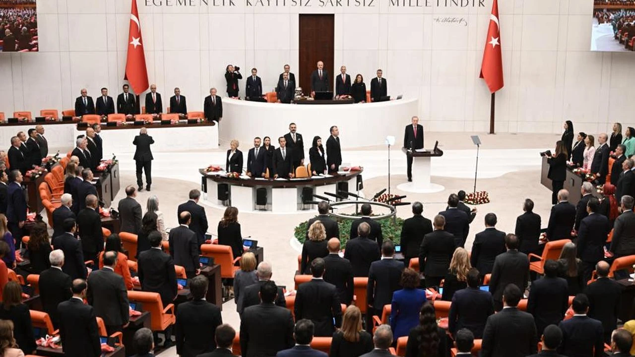 Mecliste, Narin Güran ve kadın cinayetlerine 1 dakikalık sessizlik eylemi