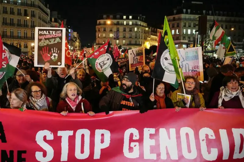 Fransa - İsrail maçı öncesi Paris'te yoğun güvenlik önlemleri alındı