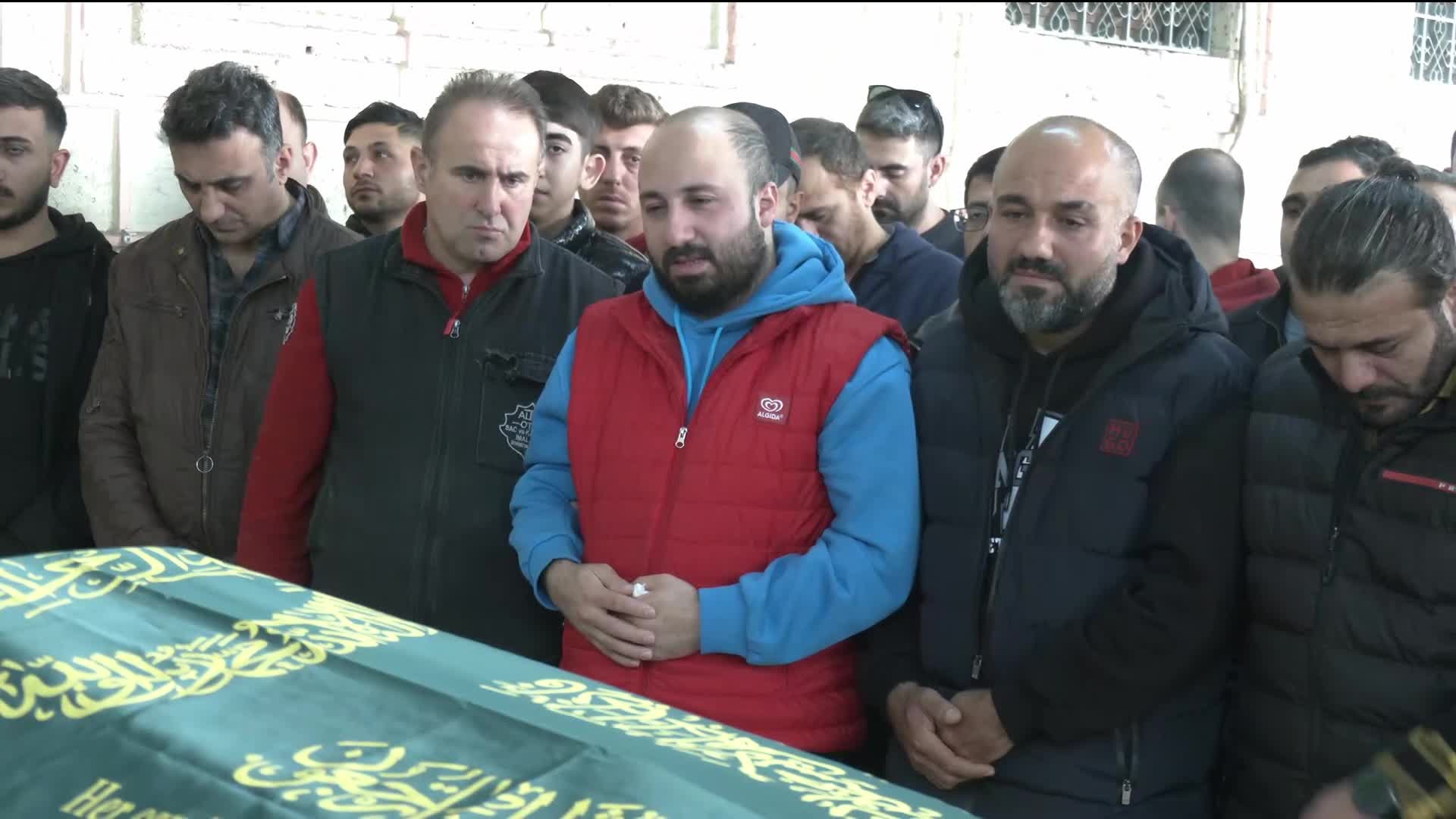 İzmir'de zehirlenen 1 yaşındaki bebek defnedildi