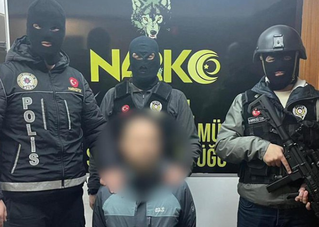 Uluslararası seviyede aranan kaçak, İstanbul'da yakalandı!