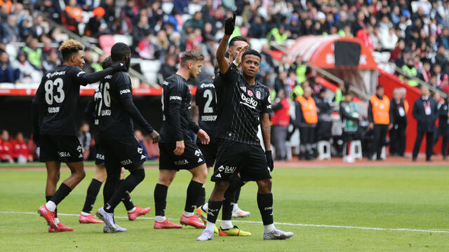 Beşiktaş, namağlup çeyrek finale yükseldi!