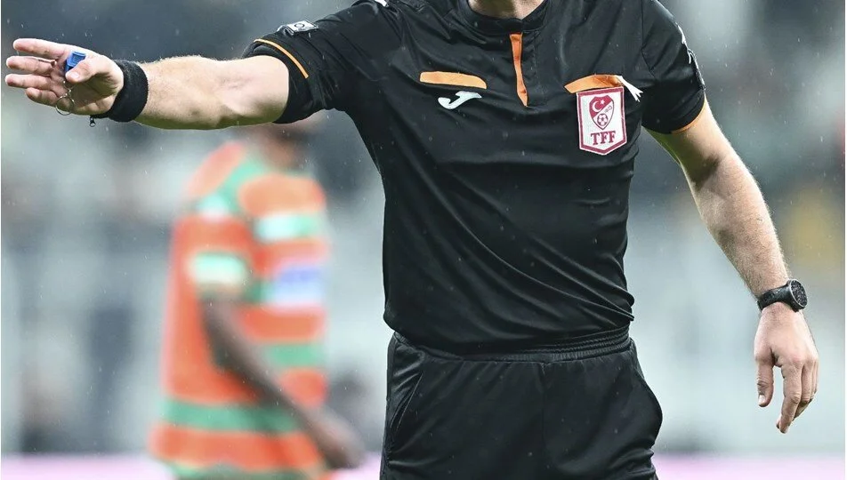 UEFA Konferans Ligi finalinde Türk hakeme görev