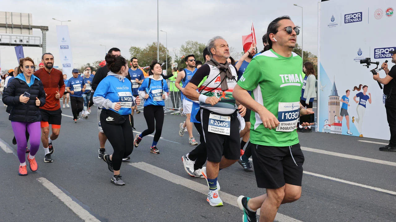 Yarı maraton yardımseverlikte de rekor kırdı