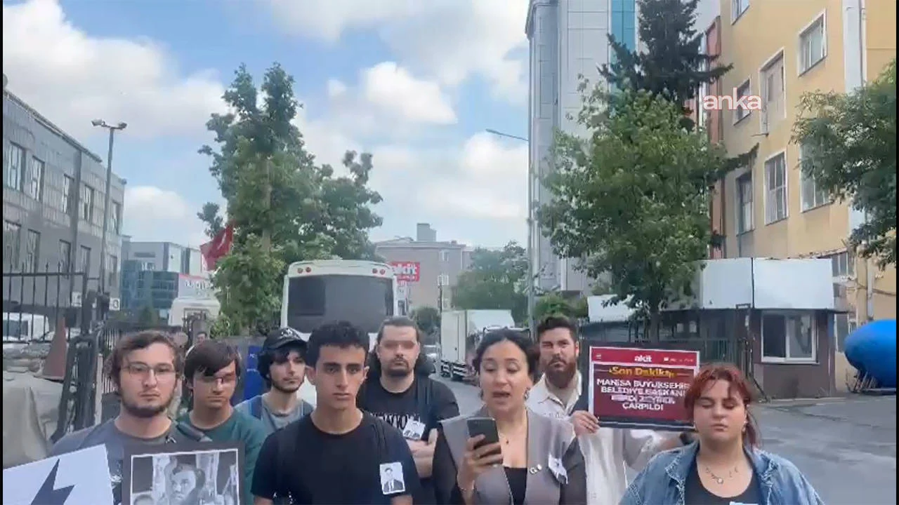 Akit Gazetesi önünde Ferdi Zeyrek protestosu