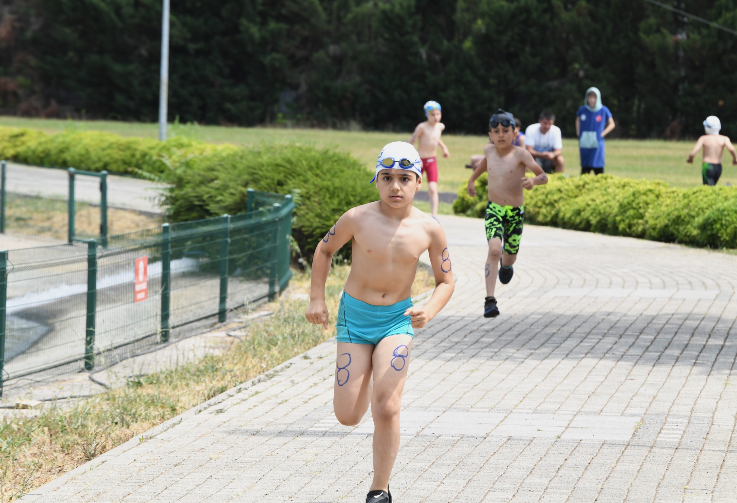 Triathle yarışları nefes kesti