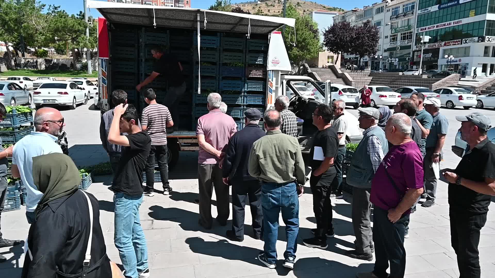 Zafer Partisi, Yozgat’ta dolu yağışından zarar gören çiftçiye ücretsiz fide dağıttı