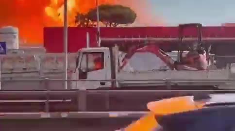 Akaryakıt istasyonunda patlama: 40 yaralı