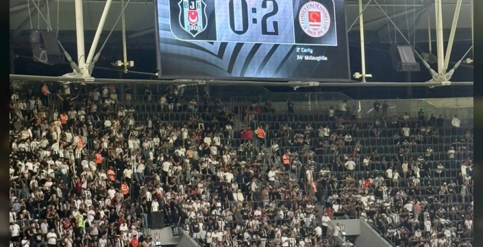 Beşiktaş, St. Patrick's'e yenildi: Taraftarlardan büyük tepki