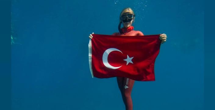 Şahika Ercümen, Kaş'ta zafer dalışı gerçekleştirdi