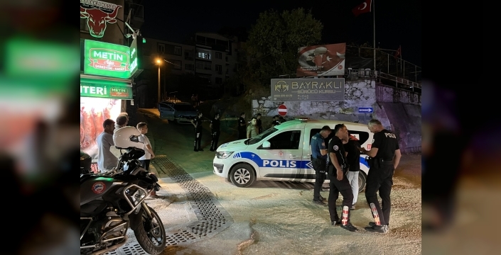 İzmir'de tartışma: Eşini ve kendini vurdu