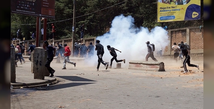 Madagaskar'da elektrik ve su kesintileri kabineyi devirdi