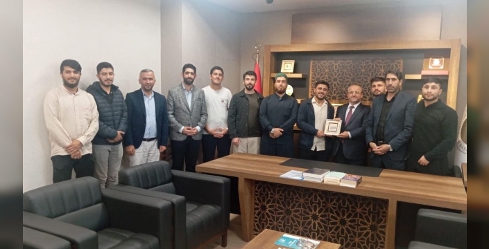 Kars'ta öğrencilerden müftülüğe anlamlı ziyaret