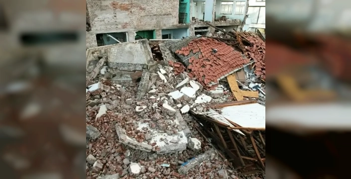 Sındırgıda deprem sonrası hasar tespit çalışmaları sürüyor