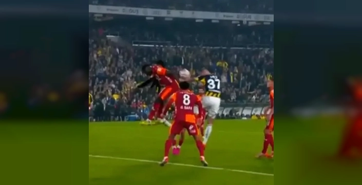 Derbide şok karar! Fenerbahçe'nin golü iptal edildi, eski hakemler tartışmalı pozisyonu yorumladı