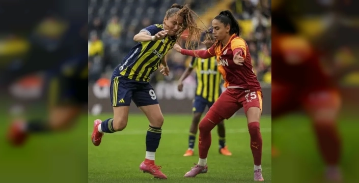 Fenerbahçe, kadınlar derbisinde Galatasaray'ı devirerek liderliğe yükseldi