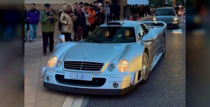 Fernando Alonso, Monako'da milyon dolarlık Mercedes CLK GTR ile görüntülendi