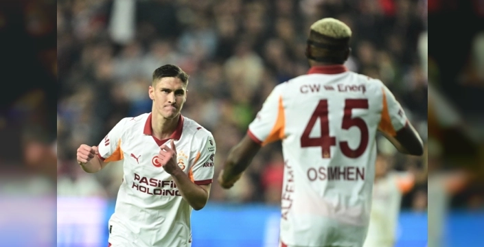 Galatasaray'ın 'atom karıncası' Yunus, spor yazarlarını mest etti: 'Maestro gibiydi!