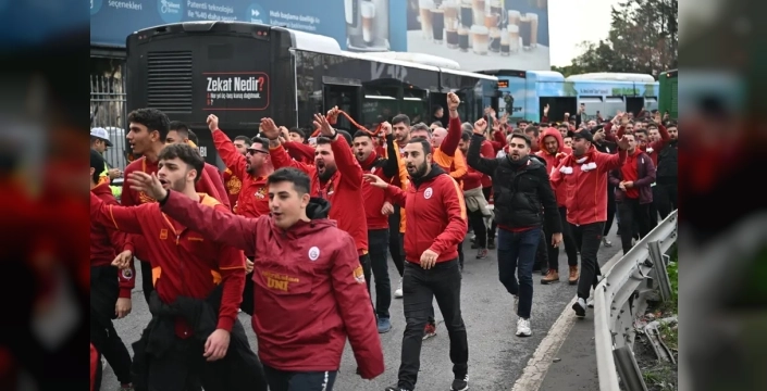 Galatasaray taraftarından Kadıköy'e coşkulu çıkış