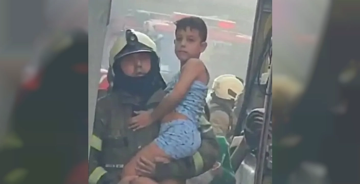 Gaziosmanpaşa'da 4 katlı binada yangın: 3 kişi dumandan etkilendi