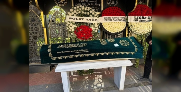 Mehmet Erdem, babasını son yolculuğuna uğurladı: 8 aylık hamile eşi Vildan Atasever yanındaydı