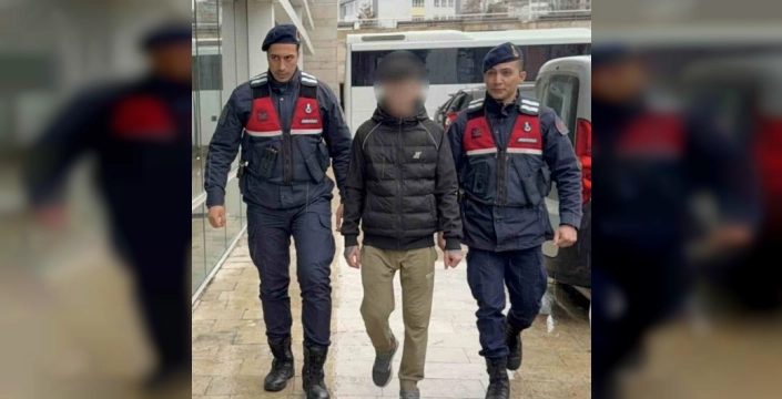 Samsun'da 17 yaşındaki çocuk, 2 bin 475 sentetik hapla yakalandı ve tutuklandı