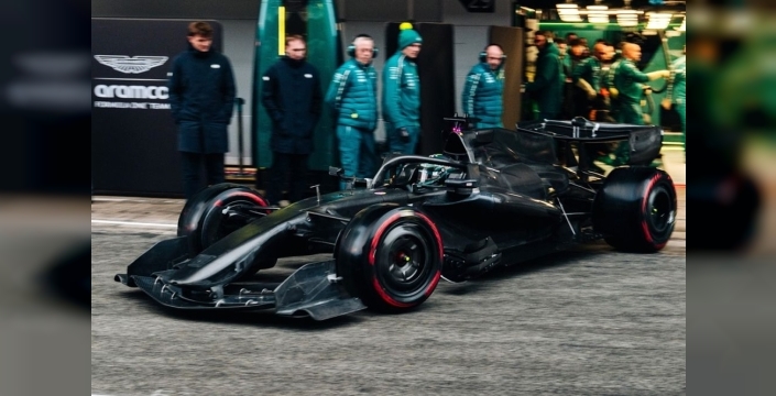 Aston Martin'in yeni F1 aracı AMR26, Adrian Newey'in imzasını taşıyor