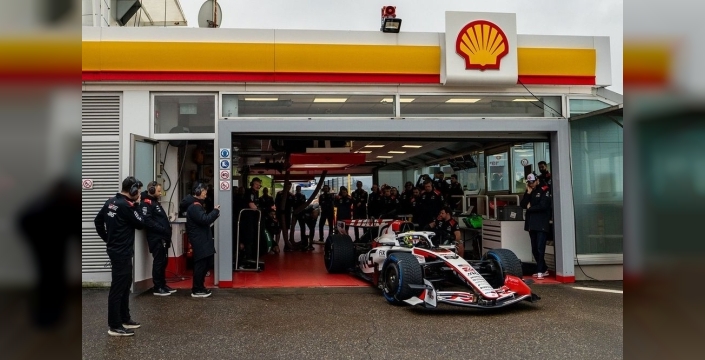Haas VF-26, Ferrari'nin pistinde ilk kez görüntülendi