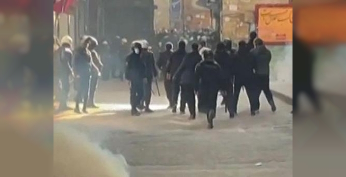 İran'da protestolar alevlendi: Kamu malları yandı, bir savcı hayatını kaybetti