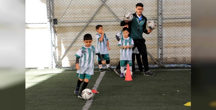 Karatay'da Spor Rüzgarı: Kış Spor Okulları 2. Dönem Kayıtları Başlıyor!