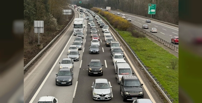 Bayram dönüşünde Anadolu Otoyolu'nda yoğun trafik sıkışıklığı