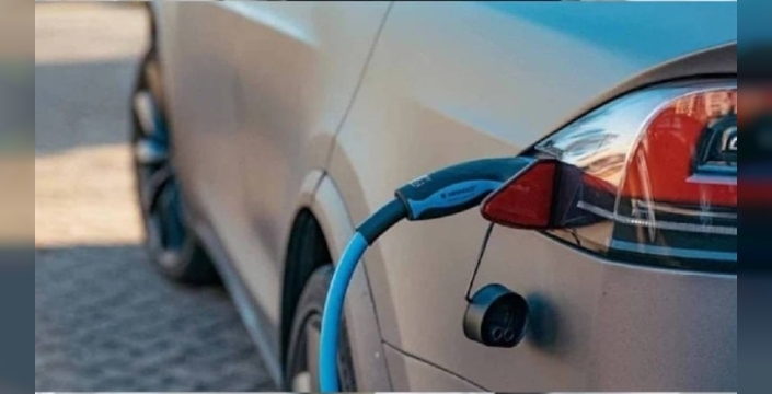 BMW i7, lüks elektrikli otomobil pazarında zirveye oturdu: Rakiplerini geride bıraktı!