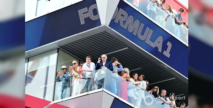 Formula 1 CEO'su, Apple ile yapılan 'felaket' olarak nitelendirilen anlaşmayı savundu
