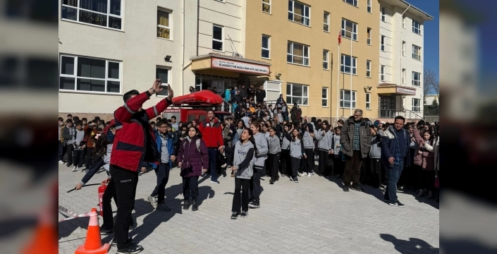 Malatya'da öğrencilere afet bilinci eğitimi veriliyor