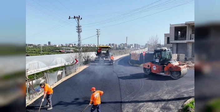 Mersin'de Mezitli'ye sıcak asfalt yatırımı hızlandı
