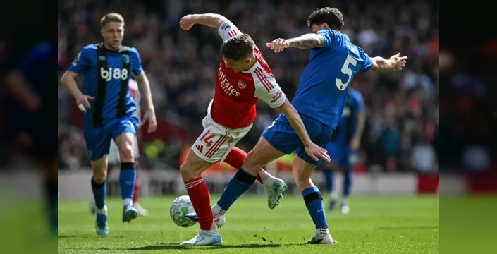 Arsenal, Bournemouth'a kaybederek Manchester City'ye umut verdi
