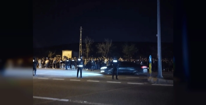 Fenerbahçe taraftarından otobüse taşlı protesto