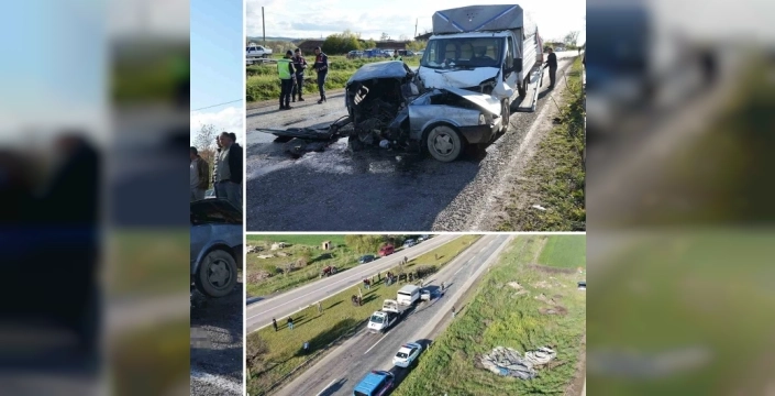 Kastamonu'da feci kaza: Tofaş otomobil ikiye bölündü, bir kişi hayatını kaybetti