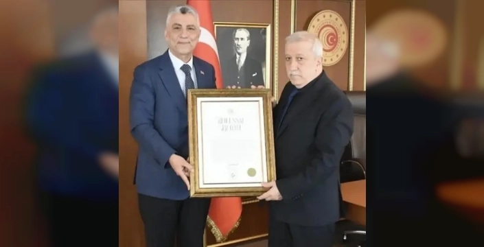 Pakistanlı aileden ücret almayan esnafa Ahi Esnaf Beratı takdim edildi