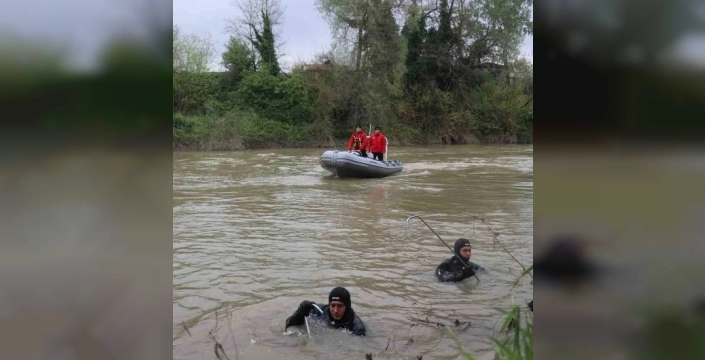 Sakarya Nehri'nde kaybolan 6 yaşındaki Ahmed için arama çalışmaları devam ediyor