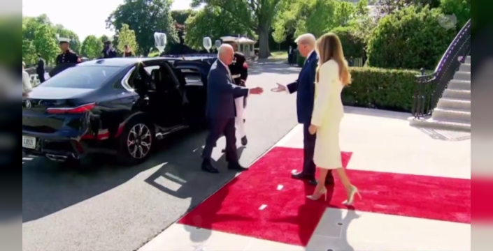 Trump'ın taktiği Kral Charles'a işlemedi: Beyaz Saray'da dikkat çeken el sıkışma