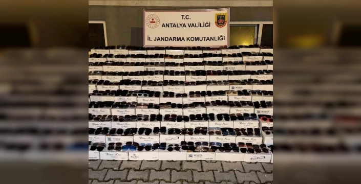 Alanya'da lüks markalı 10 milyon TL'lik kaçak gözlük deposu ortaya çıktı