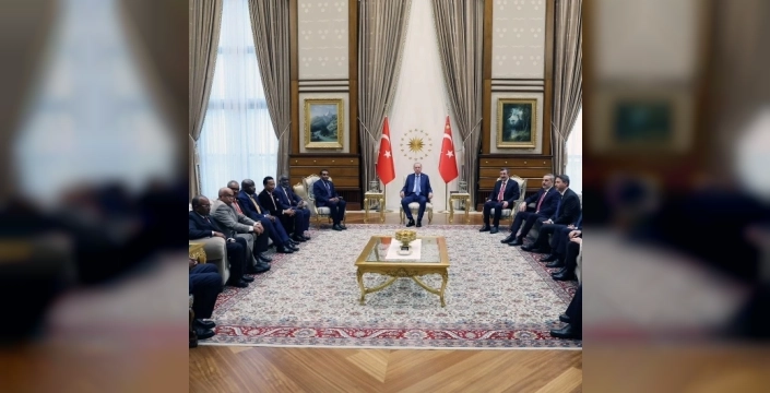 Cumhurbaşkanı Erdoğan, Sudan Başbakanı ile Külliye'de buluştu: Türkiye'den Sudan'a güçlü destek mesajı