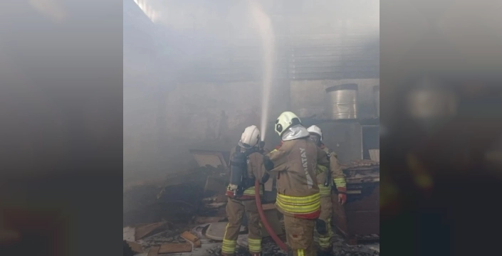 Hatay'da sanayi sitesinde alevler kontrol altına alındı