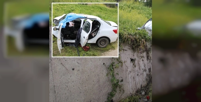 Korkunç Kaza: İstinat Duvarına Çarpan Otomobilde 3 Can Yitip Gitti, 1 Kişi Ağır Yaralı